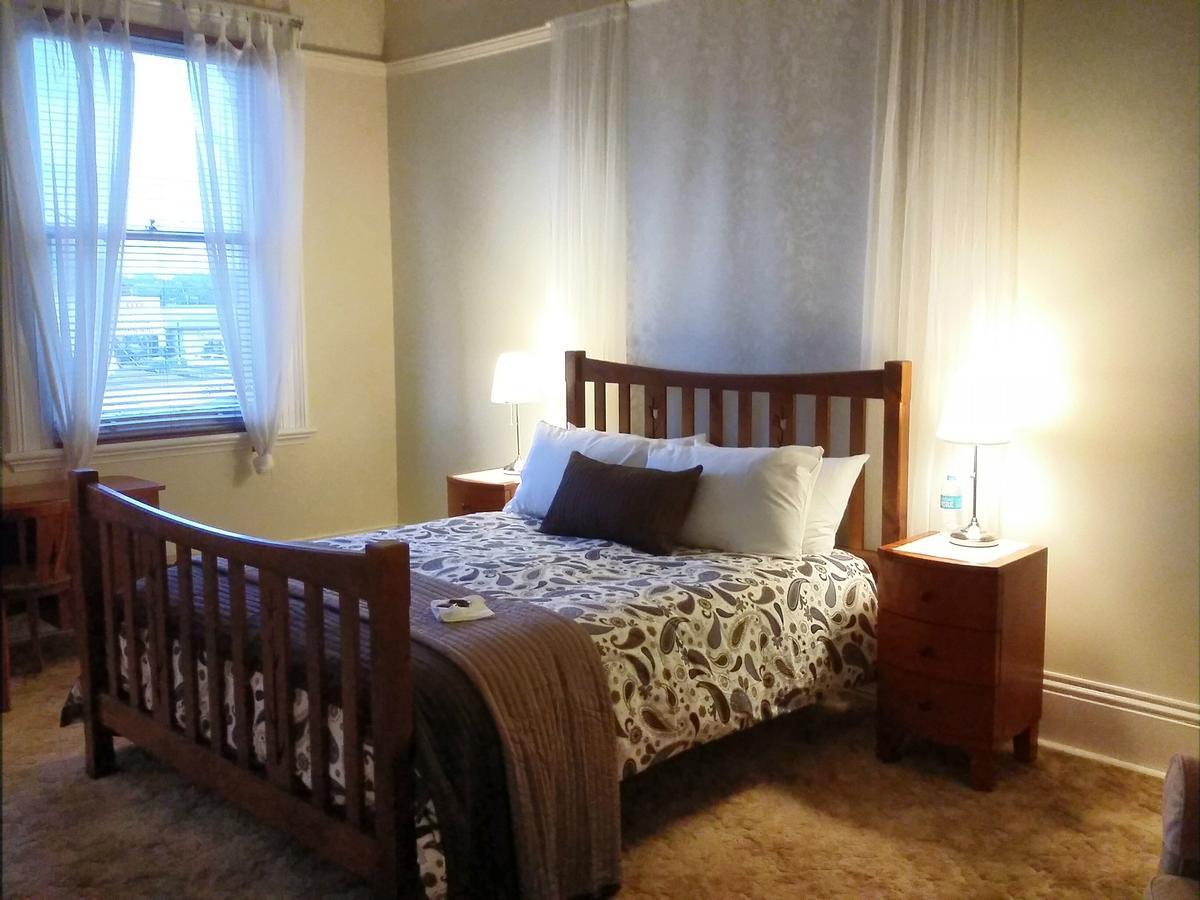 The Bank Guesthouse غلين اينيس المظهر الخارجي الصورة