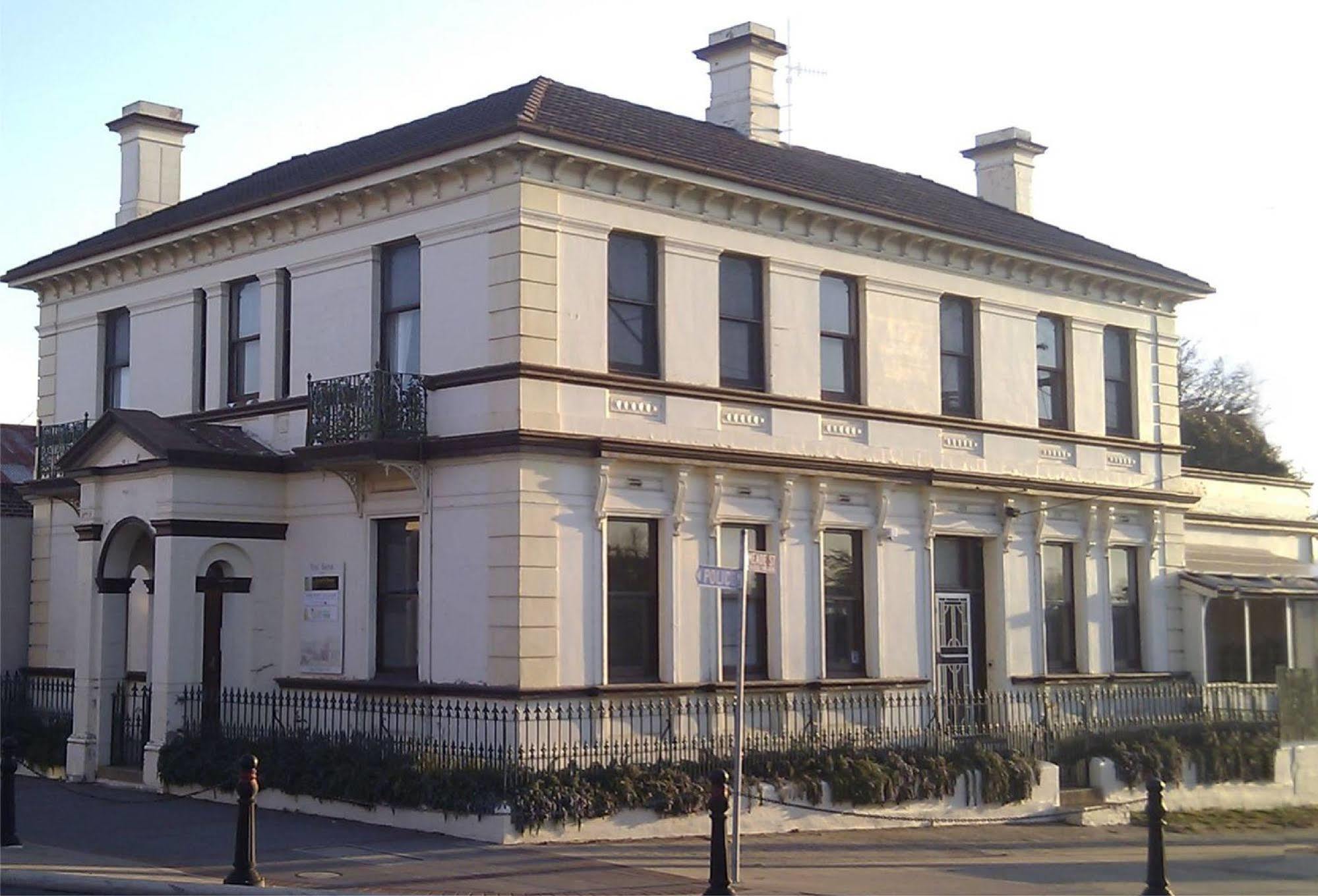 The Bank Guesthouse غلين اينيس المظهر الخارجي الصورة