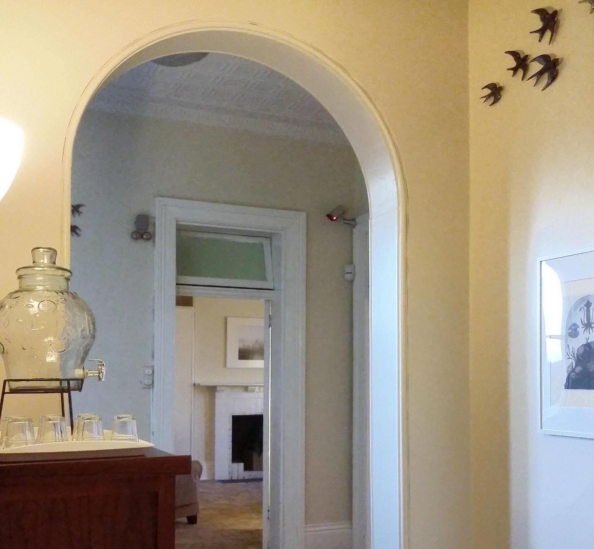 The Bank Guesthouse غلين اينيس المظهر الخارجي الصورة