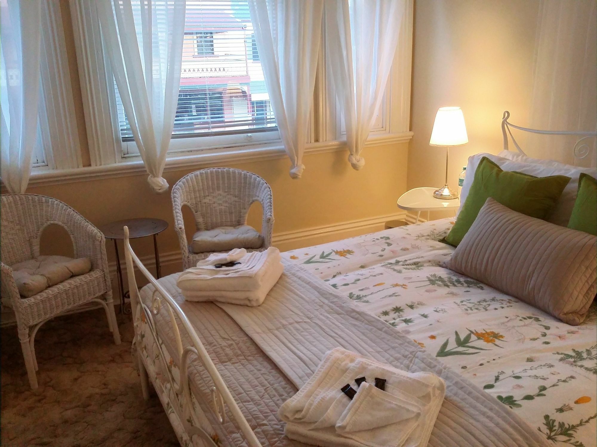 The Bank Guesthouse غلين اينيس المظهر الخارجي الصورة